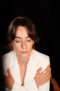 Ana Vacas Terapia Integrativa abrazo color.jpg